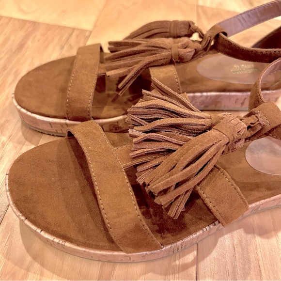 Mossimo Fringe Tassel Suede Look Sandals NEW - Picture 3 of 7